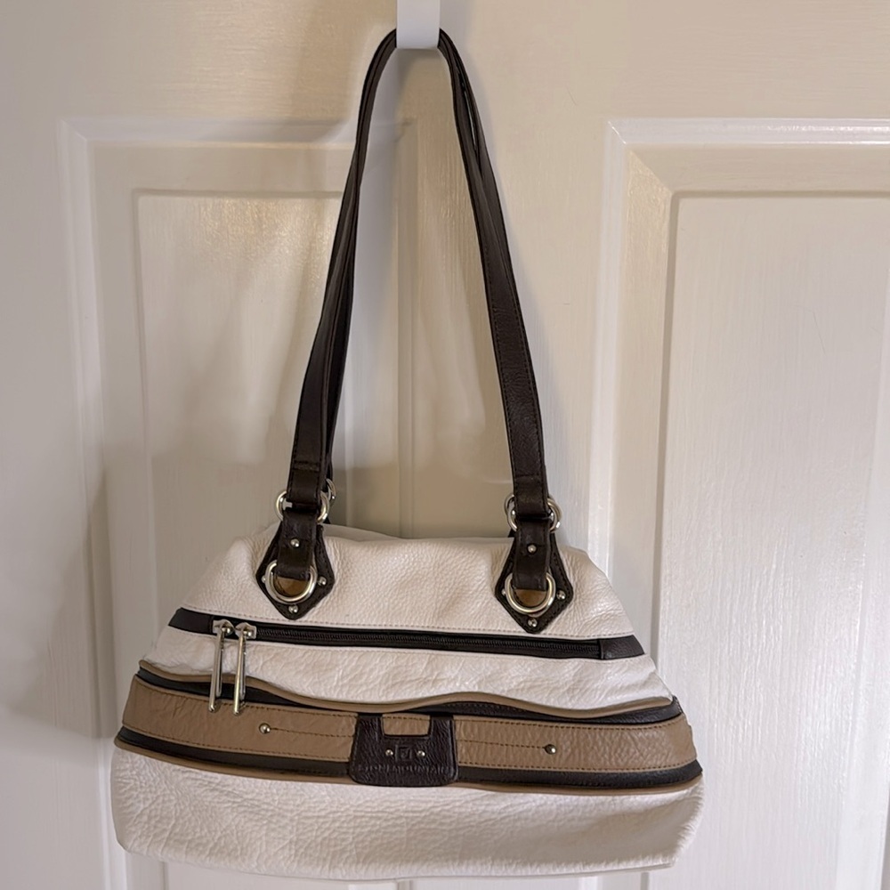 Stone Mountain women’s shoulder purse.